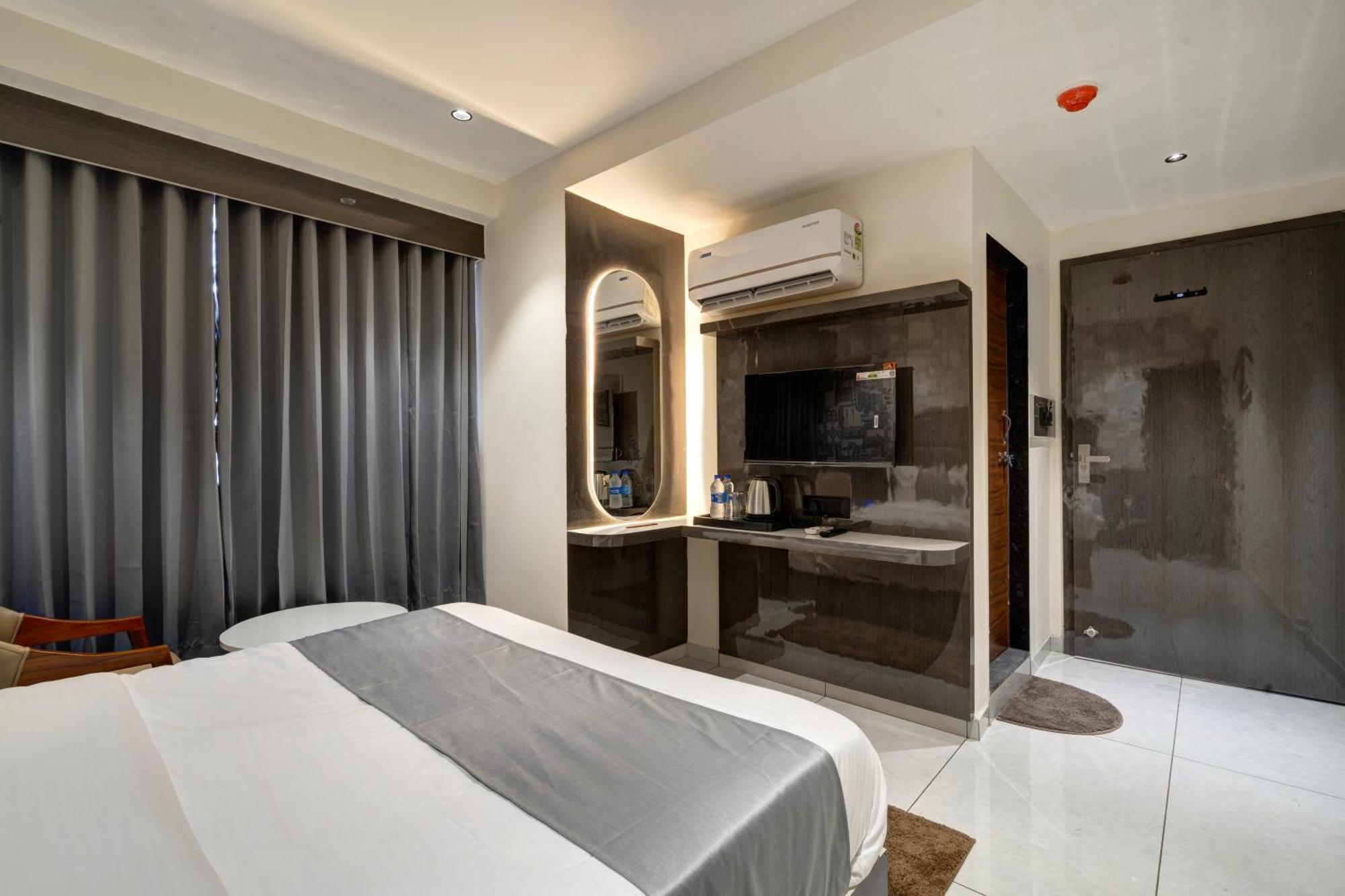 Hotel Shrimad Villa Гандинагар Экстерьер фото