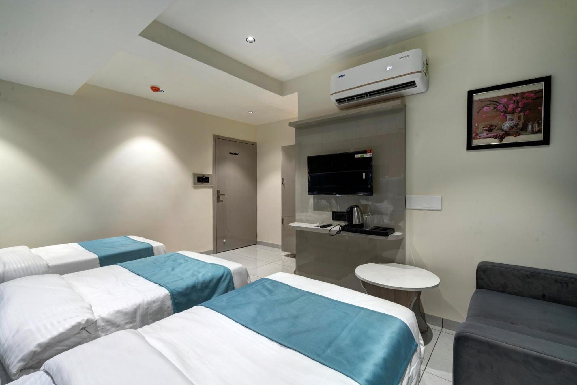 Hotel Shrimad Villa Гандинагар Экстерьер фото