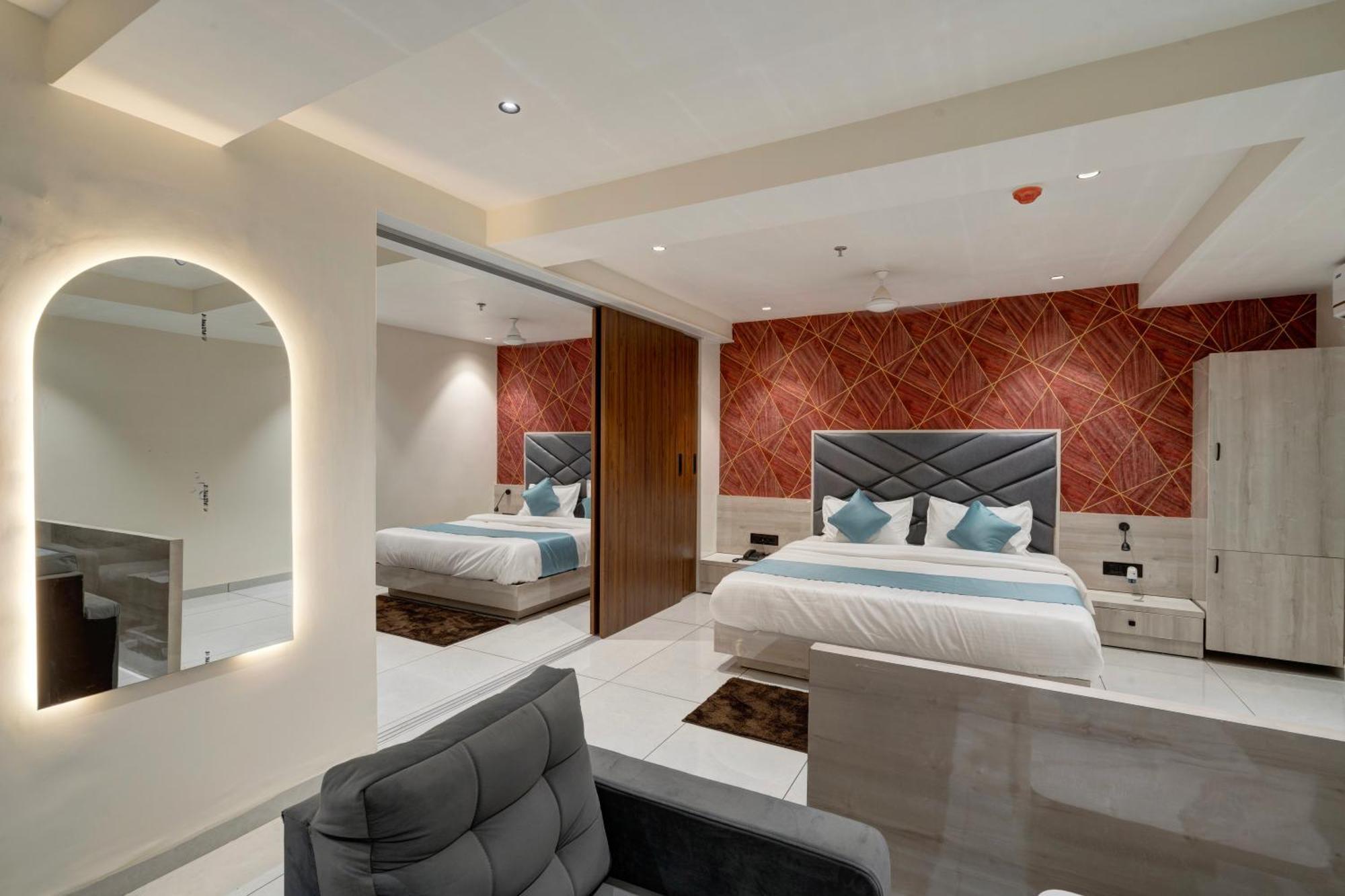 Hotel Shrimad Villa Гандинагар Экстерьер фото