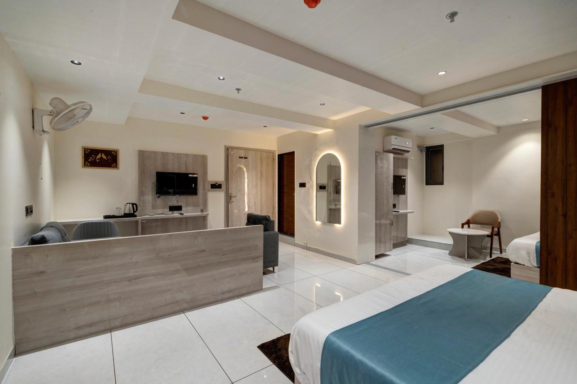 Hotel Shrimad Villa Гандинагар Экстерьер фото