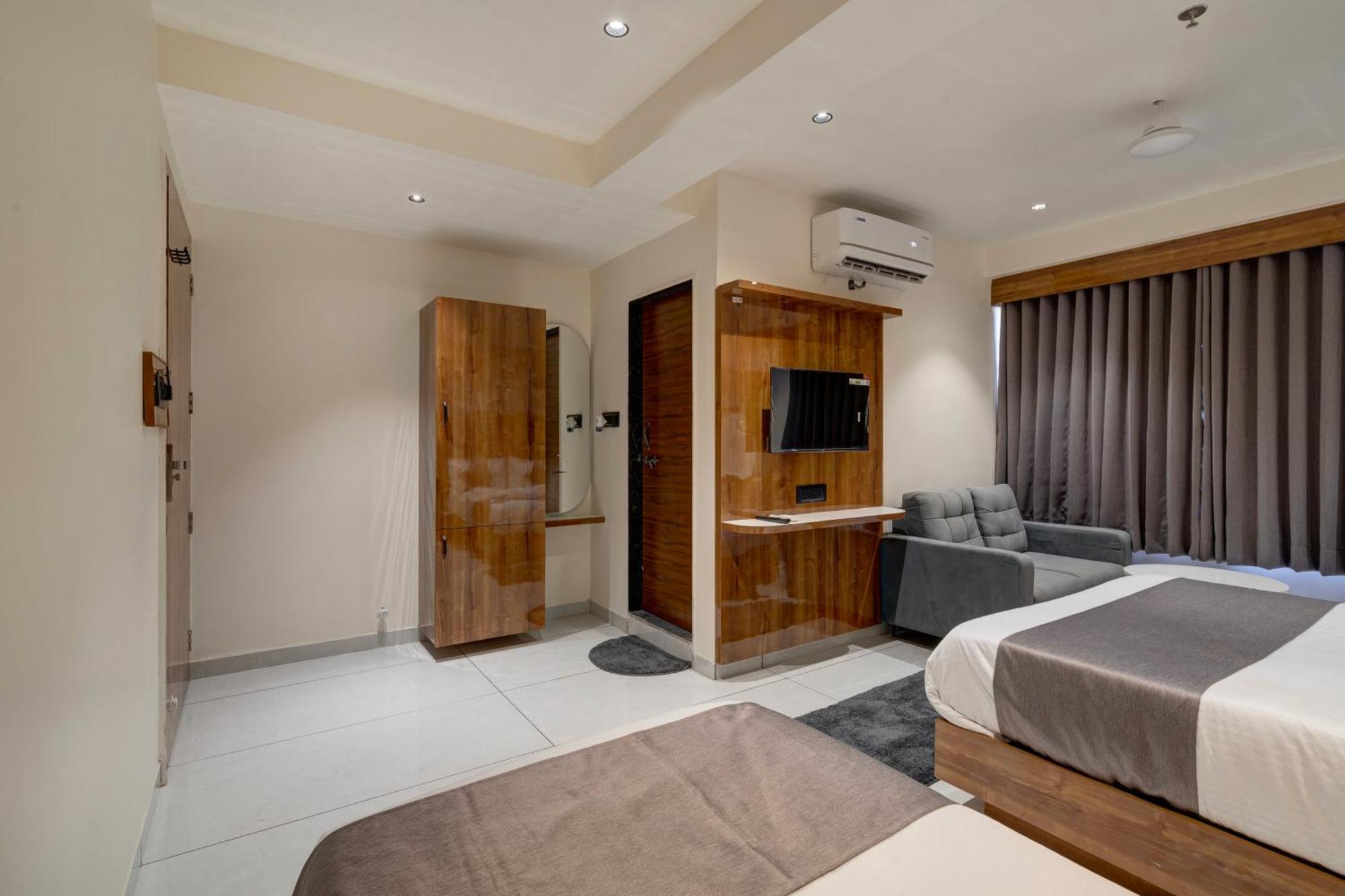 Hotel Shrimad Villa Гандинагар Экстерьер фото