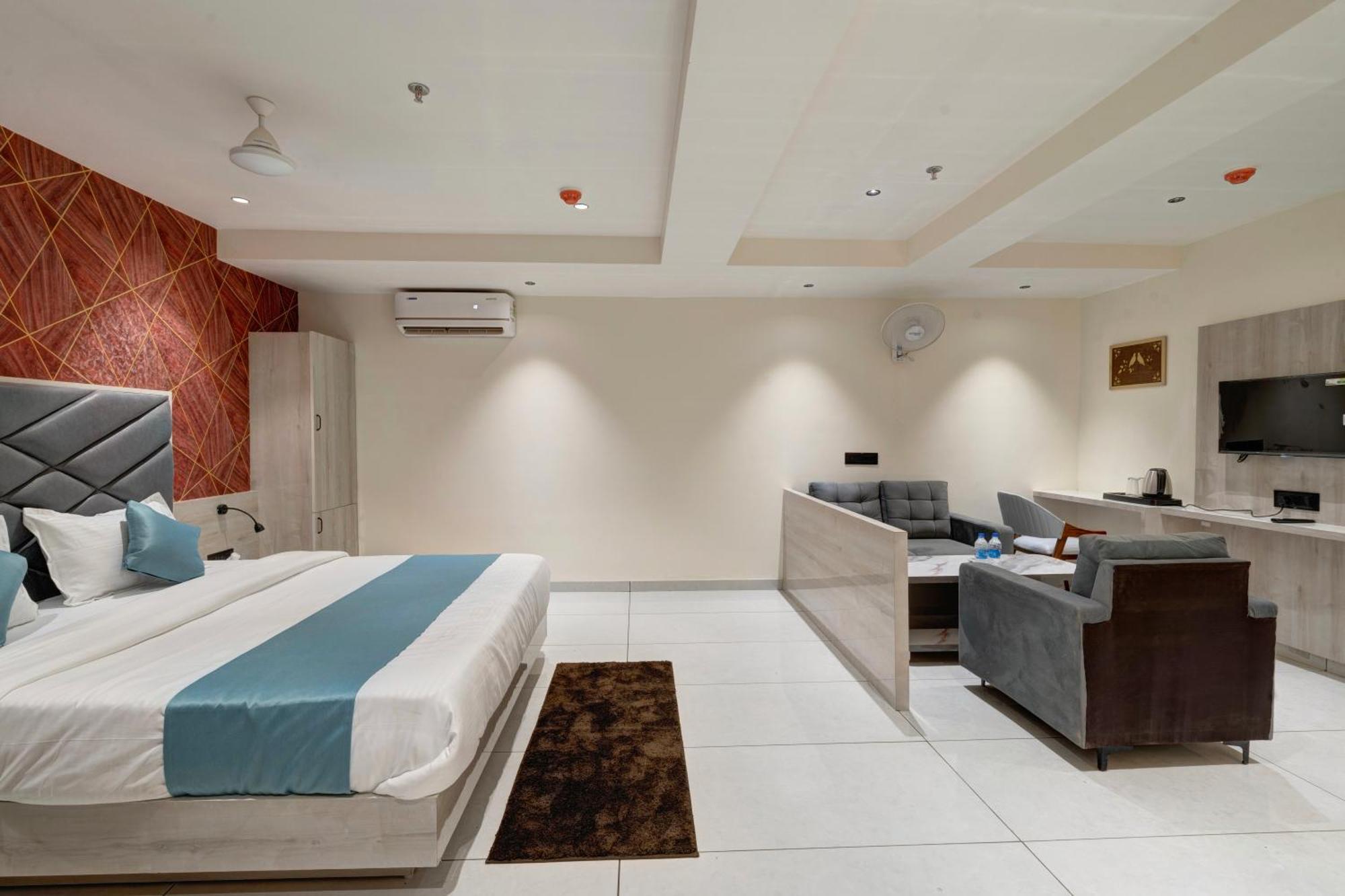Hotel Shrimad Villa Гандинагар Экстерьер фото