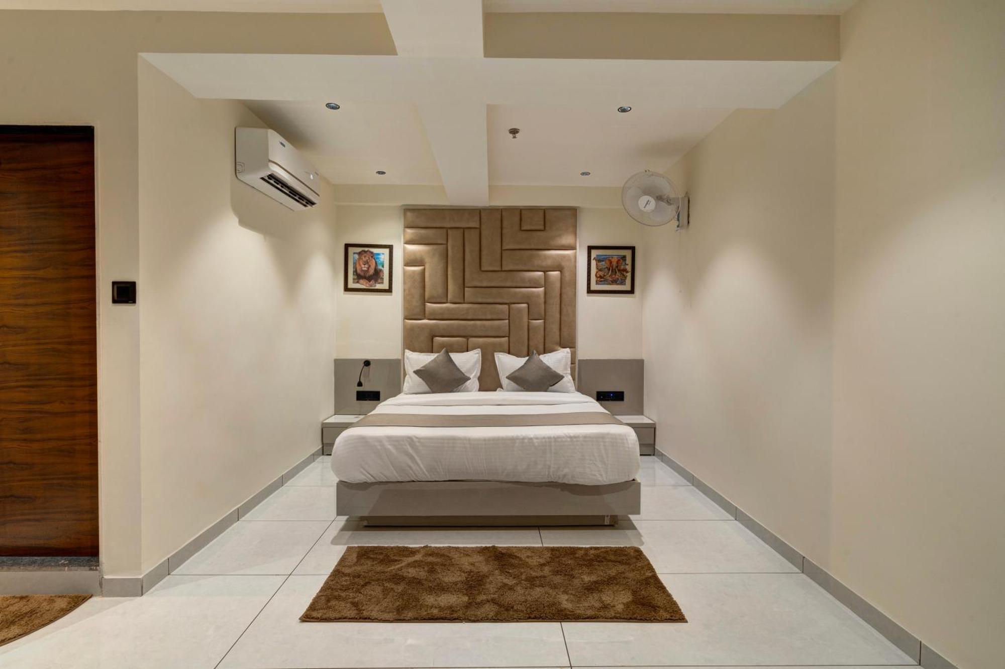 Hotel Shrimad Villa Гандинагар Экстерьер фото