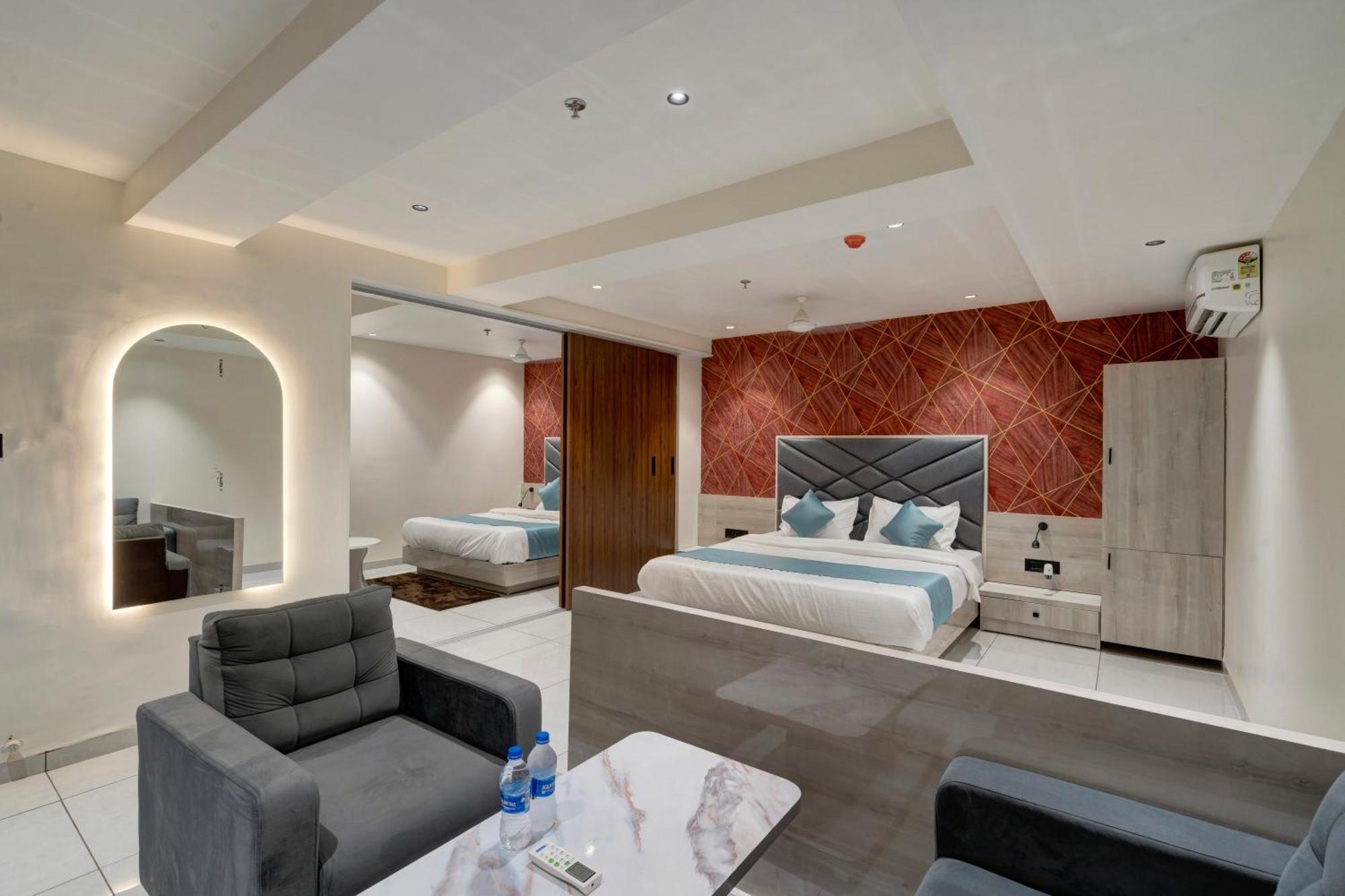 Hotel Shrimad Villa Гандинагар Экстерьер фото