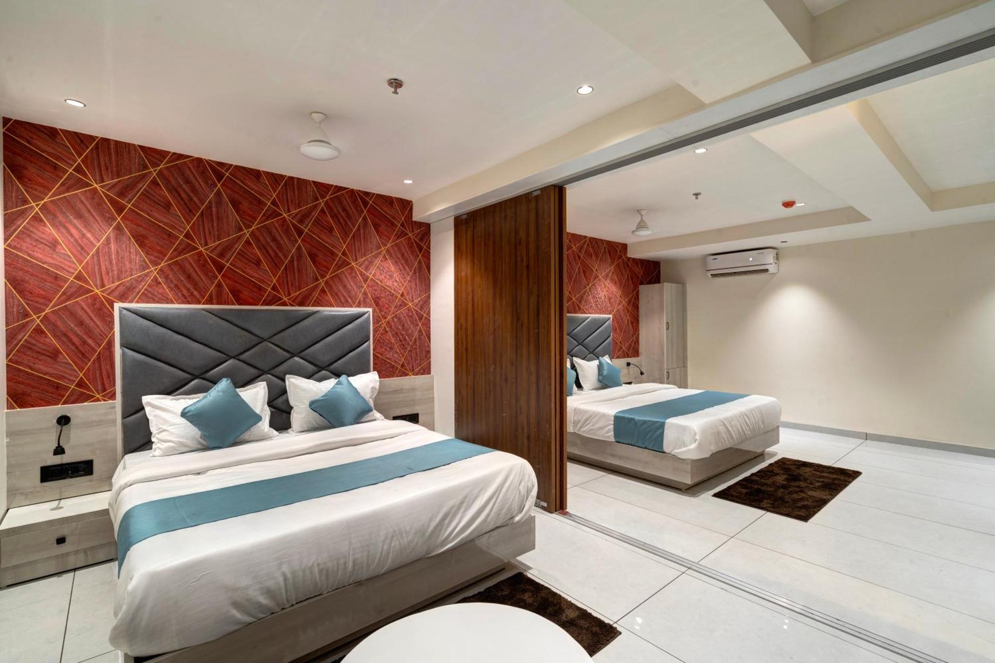 Hotel Shrimad Villa Гандинагар Экстерьер фото