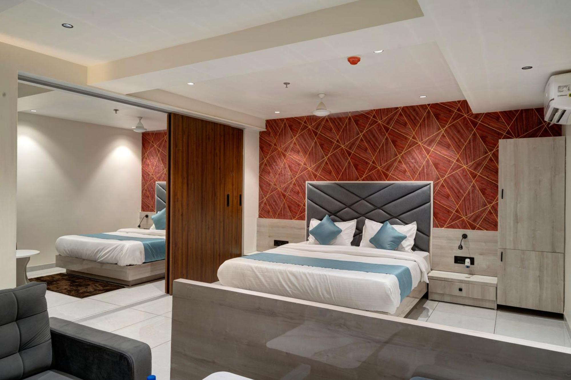 Hotel Shrimad Villa Гандинагар Экстерьер фото
