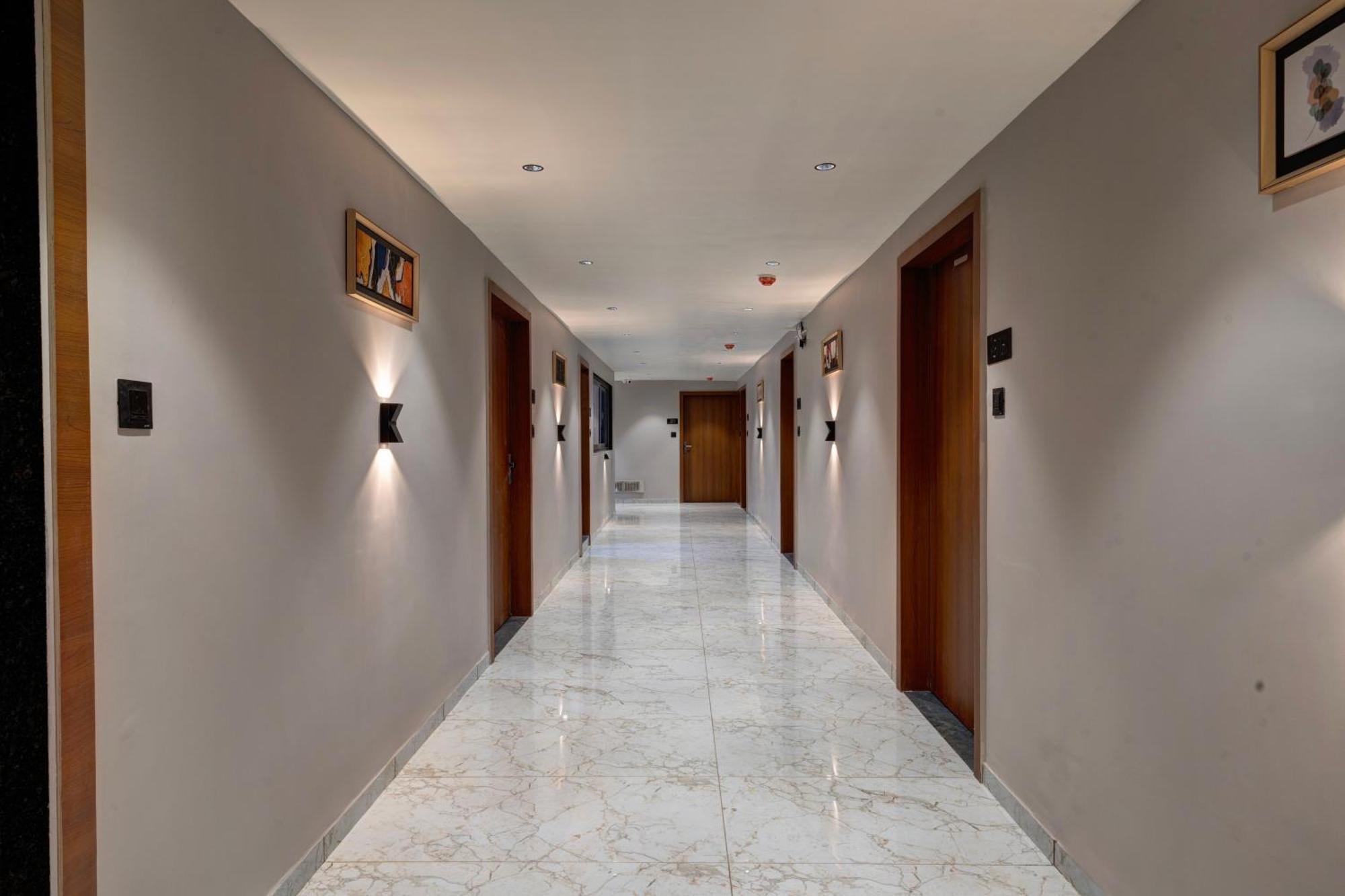 Hotel Shrimad Villa Гандинагар Экстерьер фото