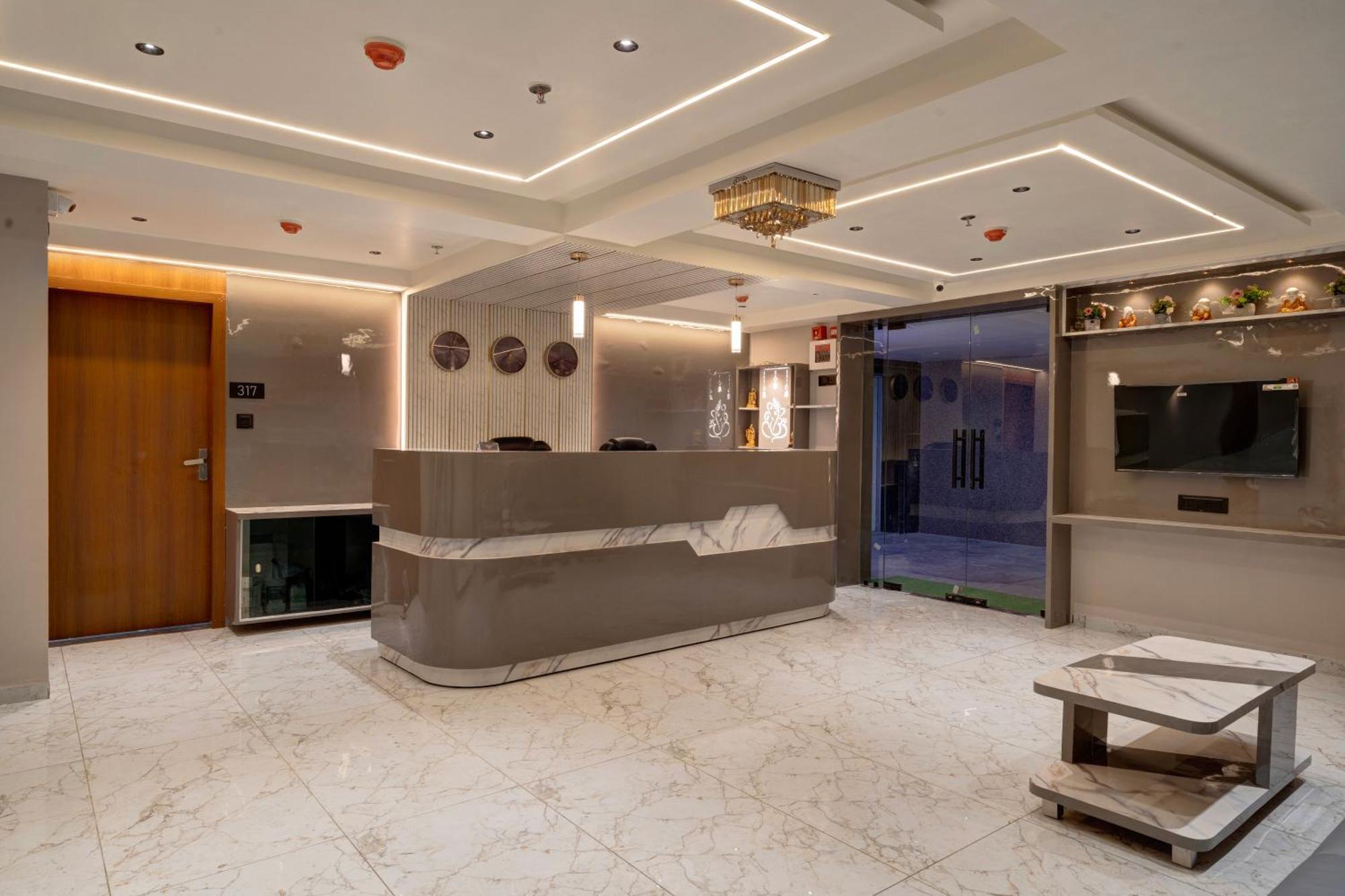 Hotel Shrimad Villa Гандинагар Экстерьер фото